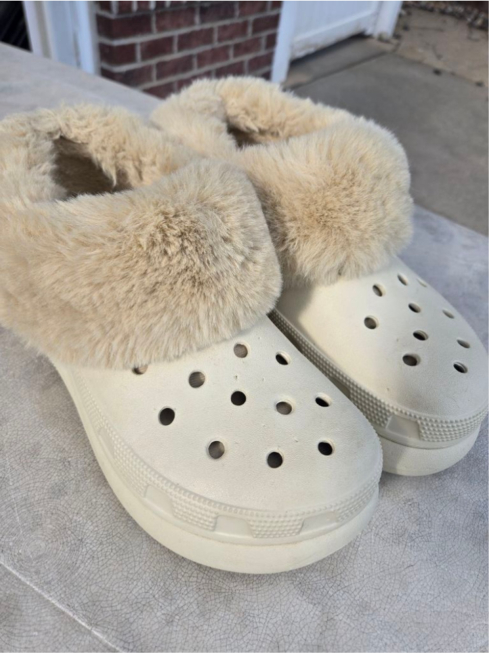 Women's Crocs Beige Faux Fur Lined Slippers Size 8